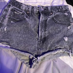 Black distressed shorts size 8